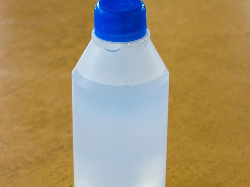 5 usos del agua oxigenada alternativos 5-usos-del-agua-oxigenada-alternativos 